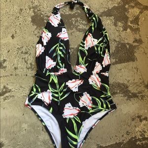 Cupshe plunge neck, halter one piece, size M